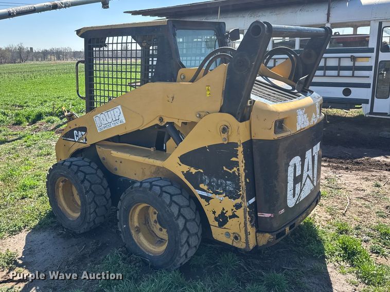 image for item ET1673 2005 Caterpillar 232B skid steer loader