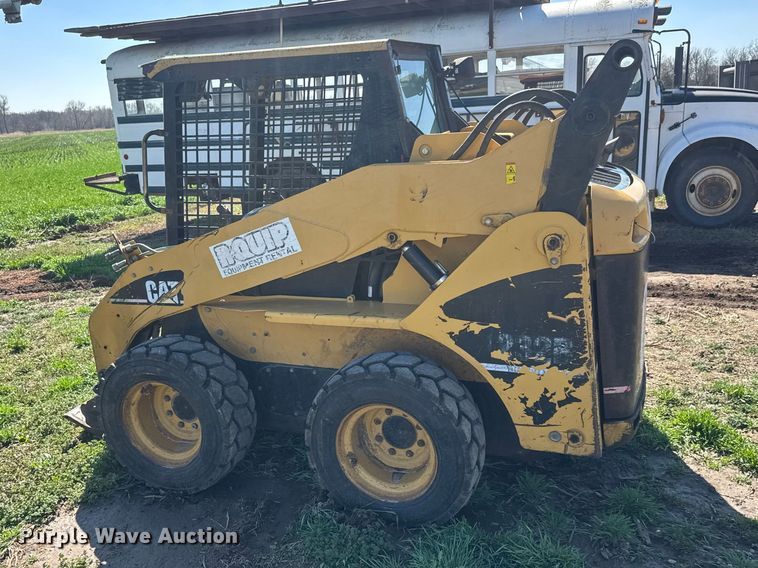 image for item ET1673 2005 Caterpillar 232B skid steer loader
