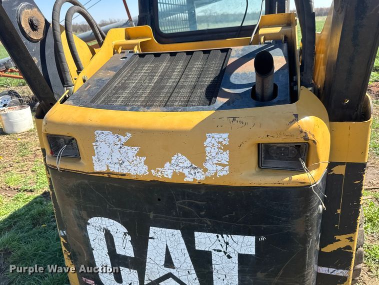 image for item ET1673 2005 Caterpillar 232B skid steer loader