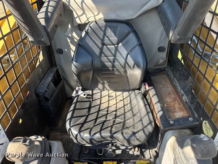 image for item ET1673 2005 Caterpillar 232B skid steer loader