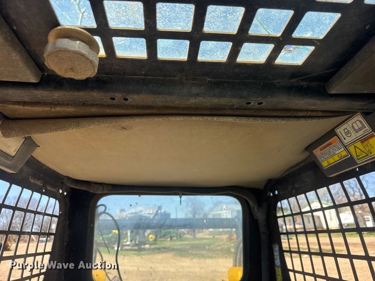 image for item ET1673 2005 Caterpillar 232B skid steer loader