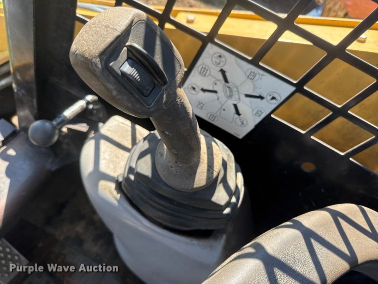 image for item ET1673 2005 Caterpillar 232B skid steer loader