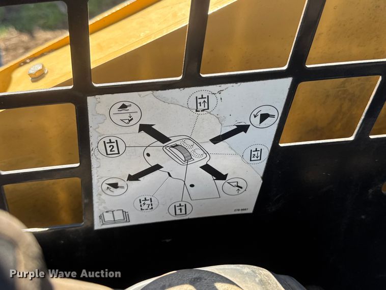 image for item ET1673 2005 Caterpillar 232B skid steer loader