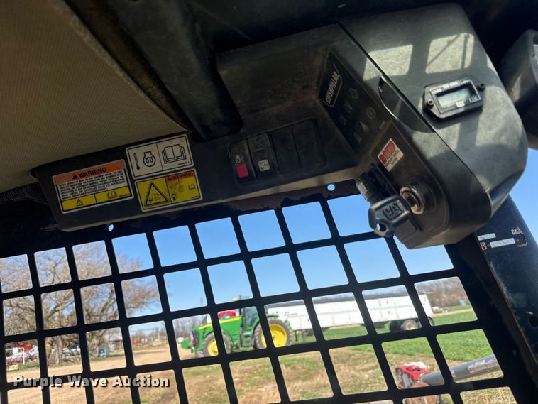 image for item ET1673 2005 Caterpillar 232B skid steer loader