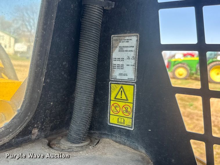 image for item ET1673 2005 Caterpillar 232B skid steer loader