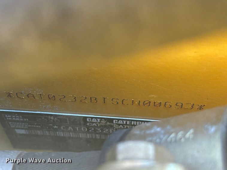 image for item ET1673 2005 Caterpillar 232B skid steer loader