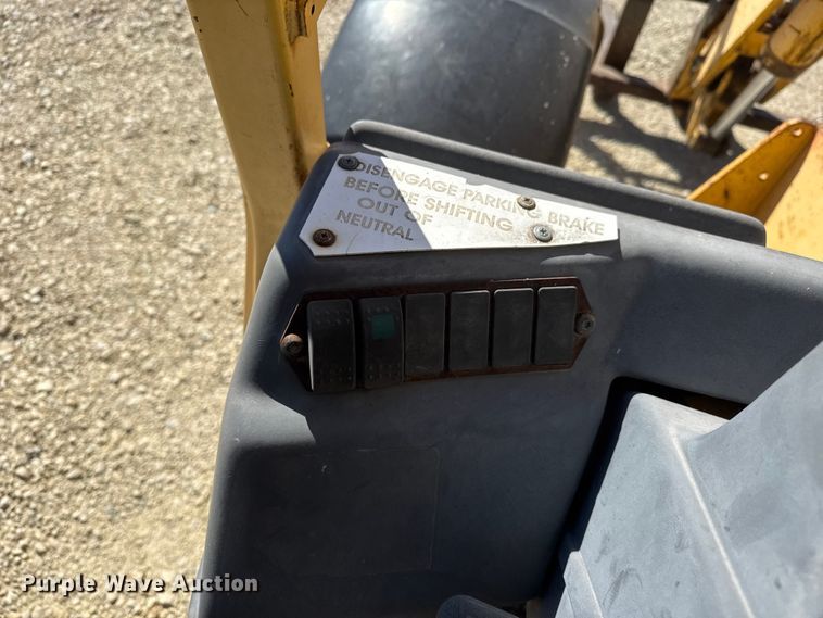 image for item ET1711 1999 Gehl DL-8H telehandler