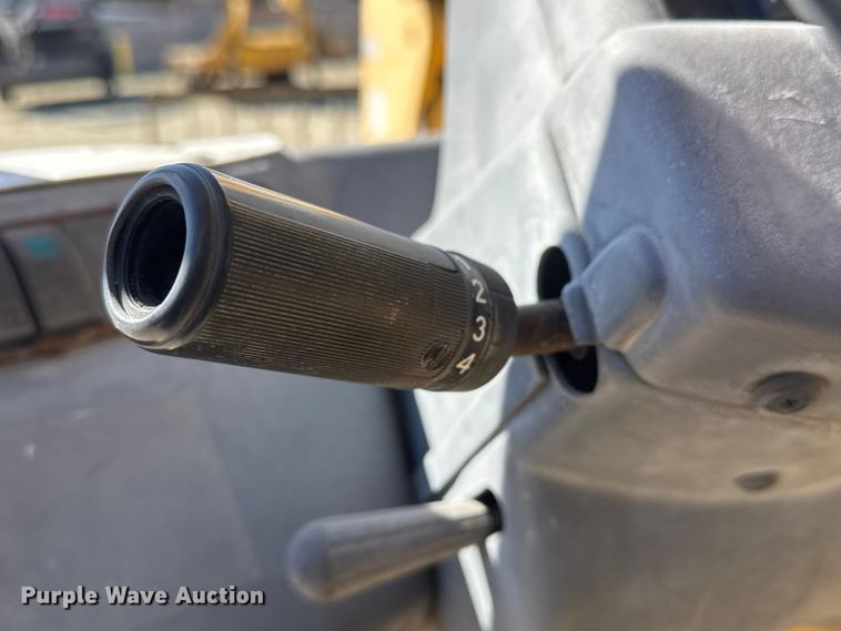 image for item ET1711 1999 Gehl DL-8H telehandler