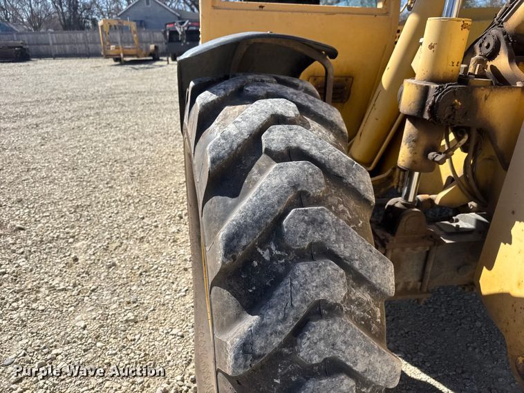 image for item ET1711 1999 Gehl DL-8H telehandler