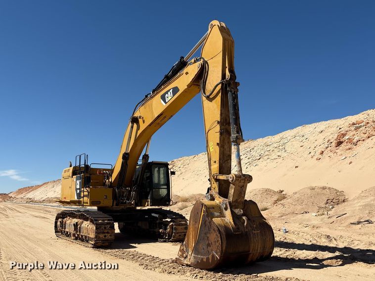 image for item EU4946 2018 Caterpillar 374FL excavator