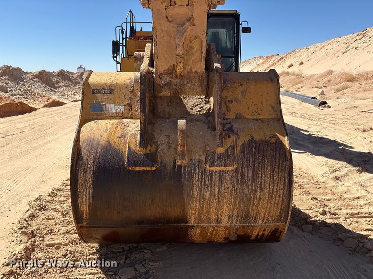 image for item EU4946 2018 Caterpillar 374FL excavator