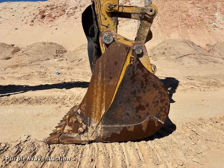 image for item EU4946 2018 Caterpillar 374FL excavator