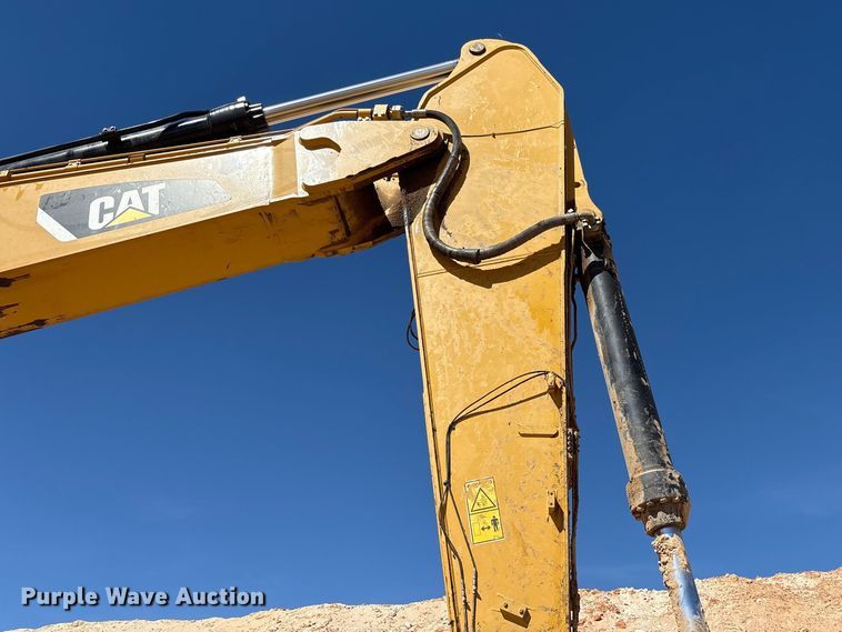 image for item EU4946 2018 Caterpillar 374FL excavator