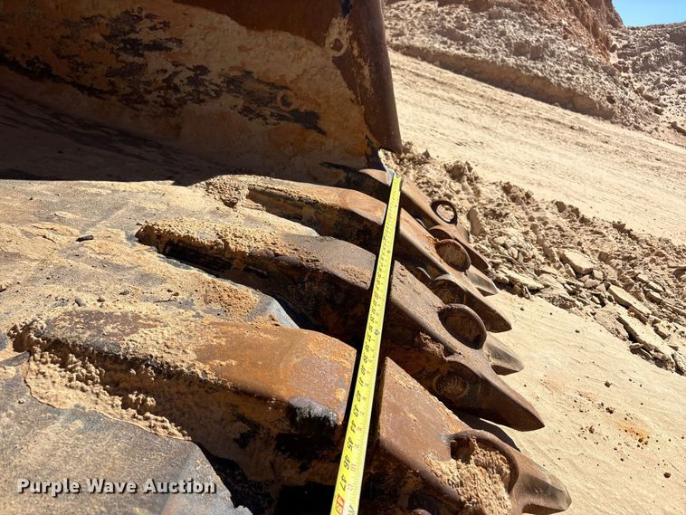 image for item EU4946 2018 Caterpillar 374FL excavator