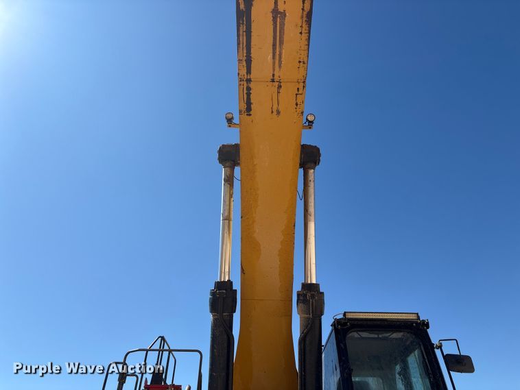 image for item EU4946 2018 Caterpillar 374FL excavator