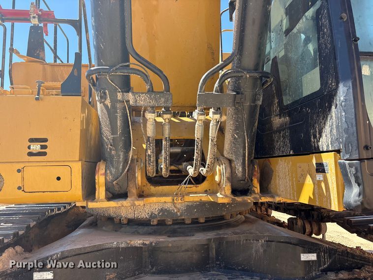 image for item EU4946 2018 Caterpillar 374FL excavator