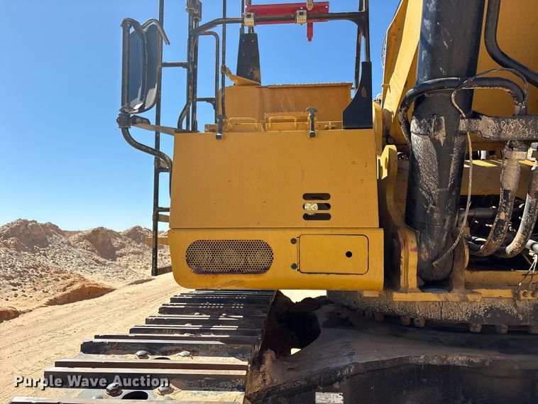 image for item EU4946 2018 Caterpillar 374FL excavator