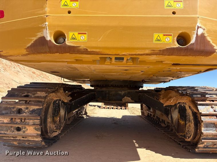 image for item EU4946 2018 Caterpillar 374FL excavator