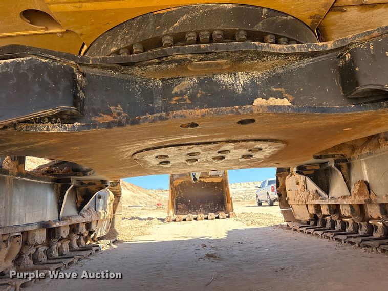 image for item EU4946 2018 Caterpillar 374FL excavator