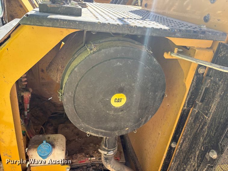 image for item EU4946 2018 Caterpillar 374FL excavator