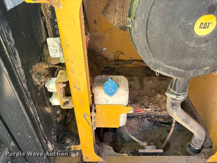 image for item EU4946 2018 Caterpillar 374FL excavator