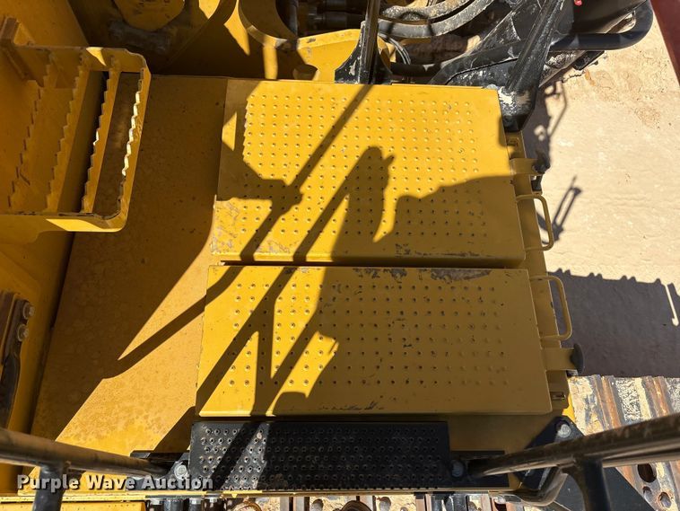 image for item EU4946 2018 Caterpillar 374FL excavator