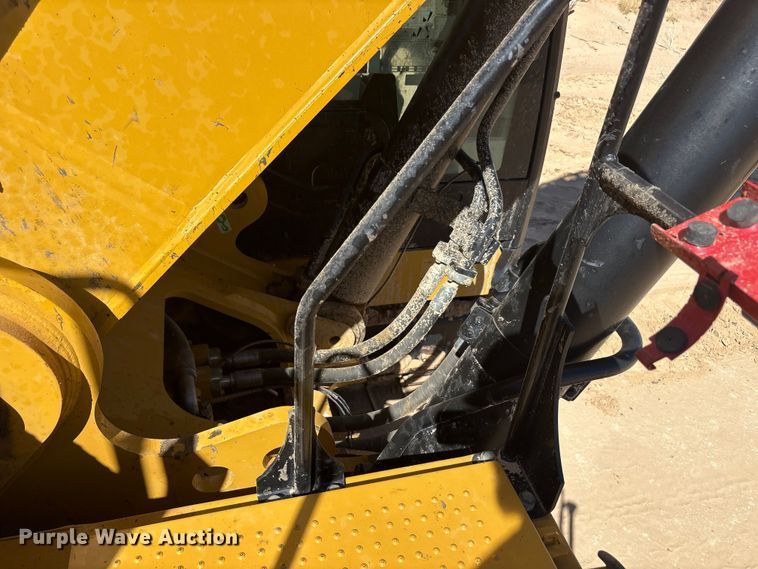 image for item EU4946 2018 Caterpillar 374FL excavator