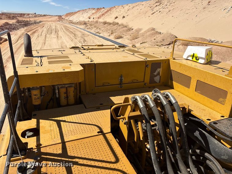 image for item EU4946 2018 Caterpillar 374FL excavator