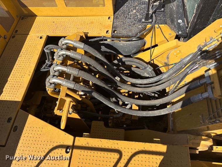 image for item EU4946 2018 Caterpillar 374FL excavator