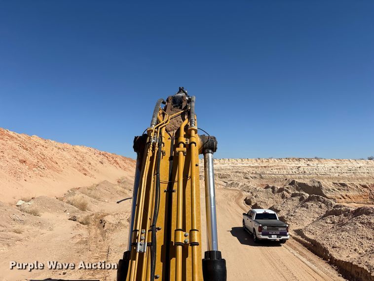 image for item EU4946 2018 Caterpillar 374FL excavator