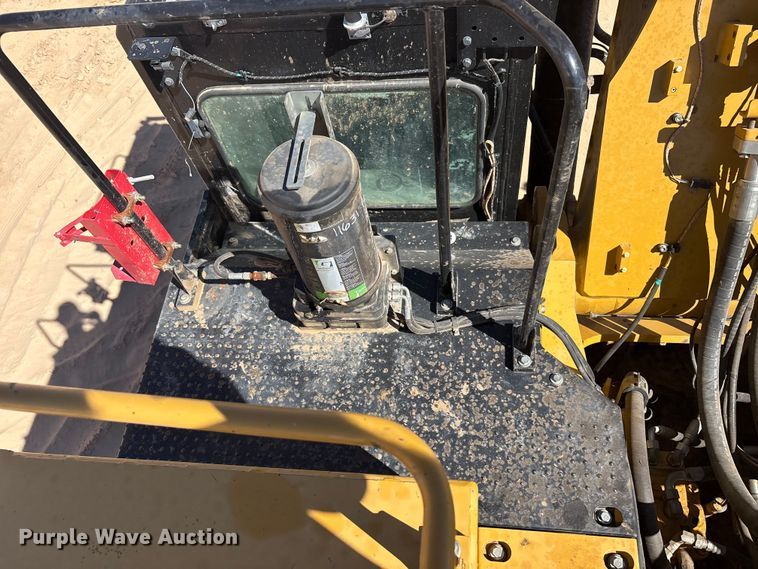 image for item EU4946 2018 Caterpillar 374FL excavator