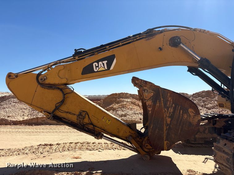image for item EU4946 2018 Caterpillar 374FL excavator