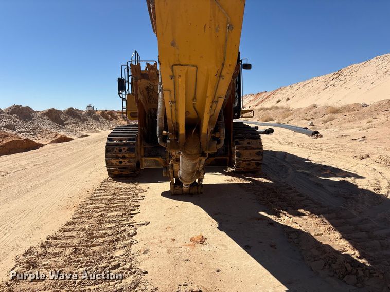 image for item EU4946 2018 Caterpillar 374FL excavator