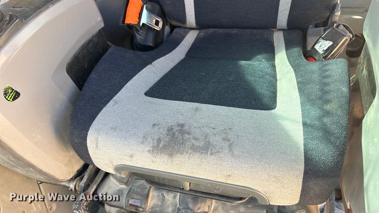 image for item EU4946 2018 Caterpillar 374FL excavator