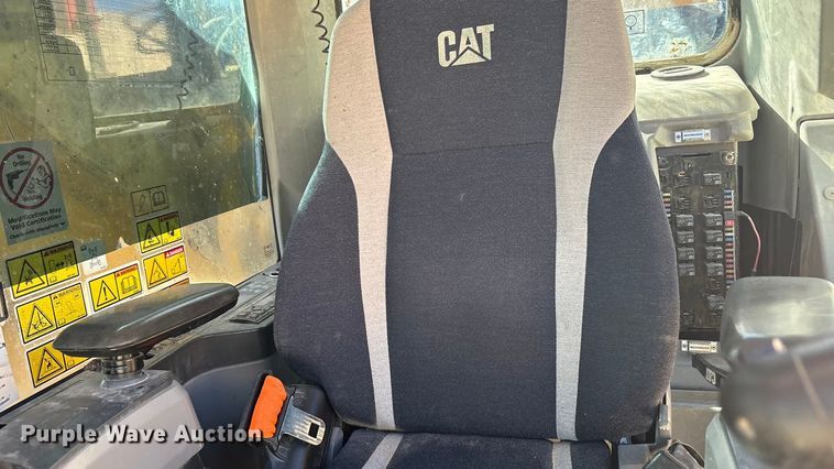 image for item EU4946 2018 Caterpillar 374FL excavator