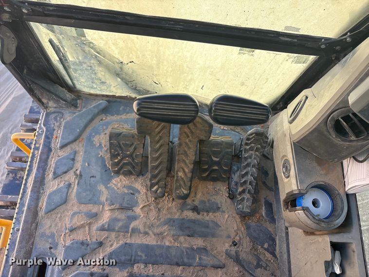 image for item EU4946 2018 Caterpillar 374FL excavator