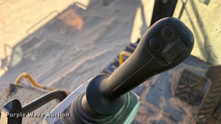 image for item EU4946 2018 Caterpillar 374FL excavator