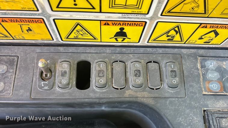 image for item EU4946 2018 Caterpillar 374FL excavator