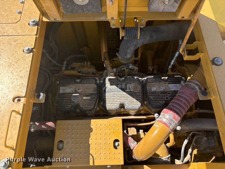 image for item EU4946 2018 Caterpillar 374FL excavator