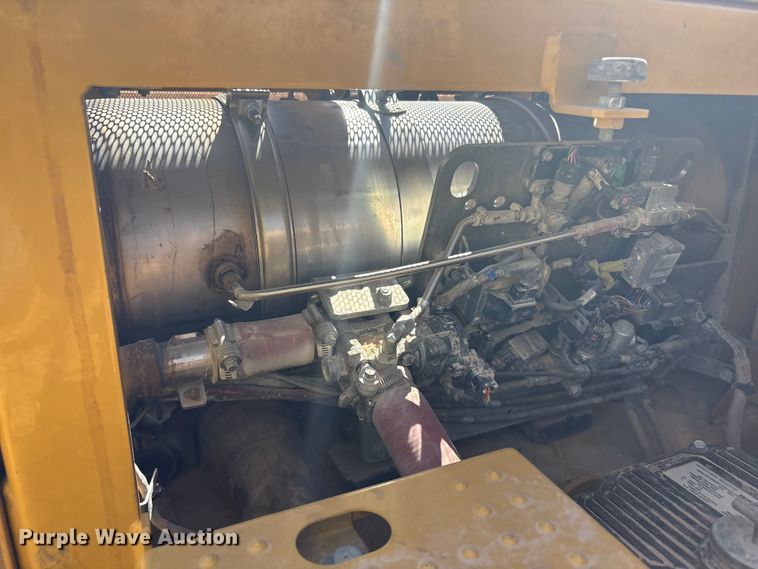 image for item EU4946 2018 Caterpillar 374FL excavator