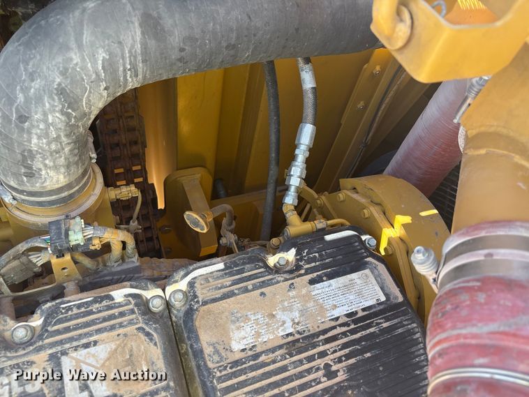 image for item EU4946 2018 Caterpillar 374FL excavator