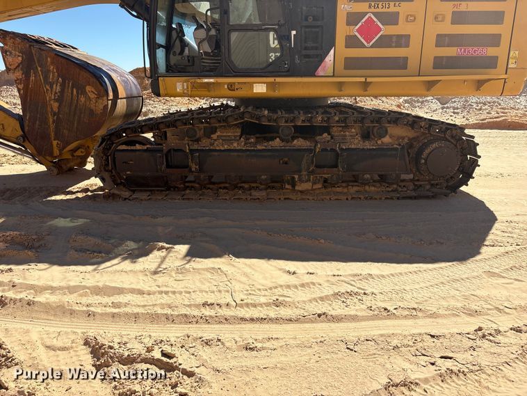 image for item EU4946 2018 Caterpillar 374FL excavator