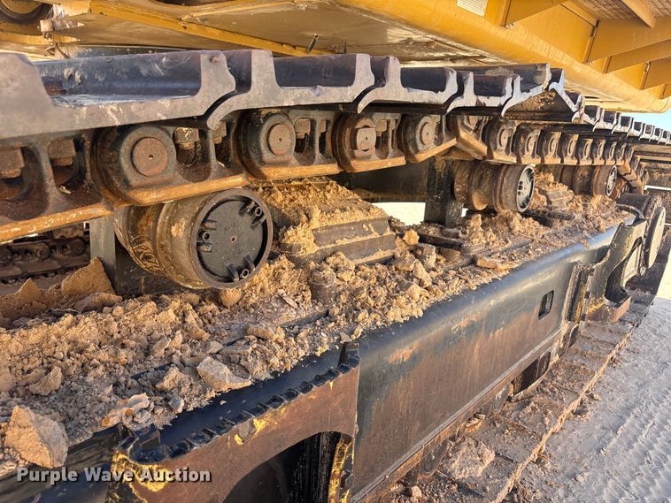 image for item EU4946 2018 Caterpillar 374FL excavator