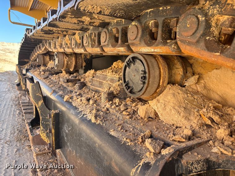 image for item EU4946 2018 Caterpillar 374FL excavator