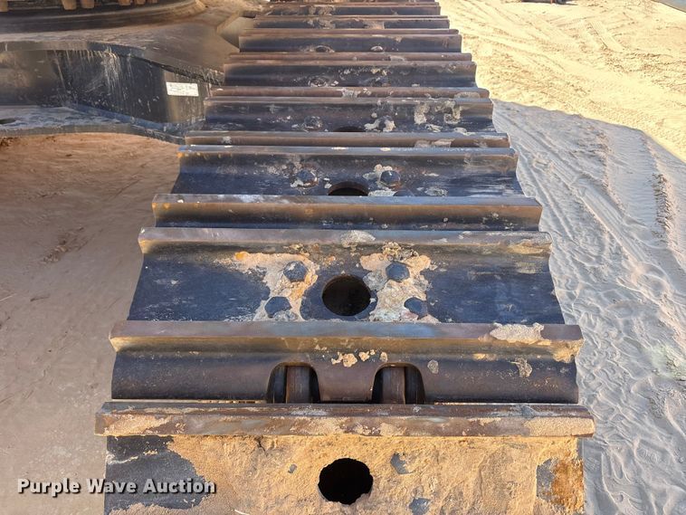 image for item EU4946 2018 Caterpillar 374FL excavator