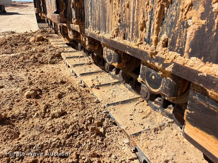 image for item EU4946 2018 Caterpillar 374FL excavator