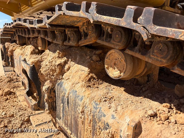 image for item EU4946 2018 Caterpillar 374FL excavator