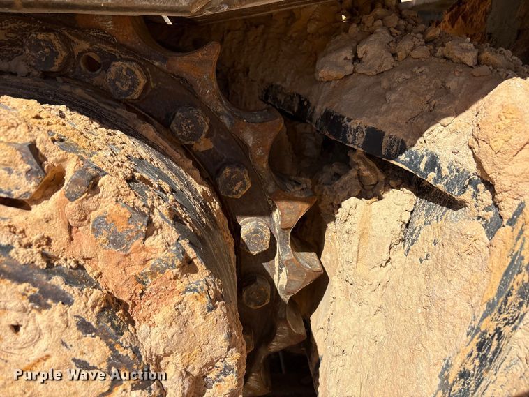 image for item EU4946 2018 Caterpillar 374FL excavator