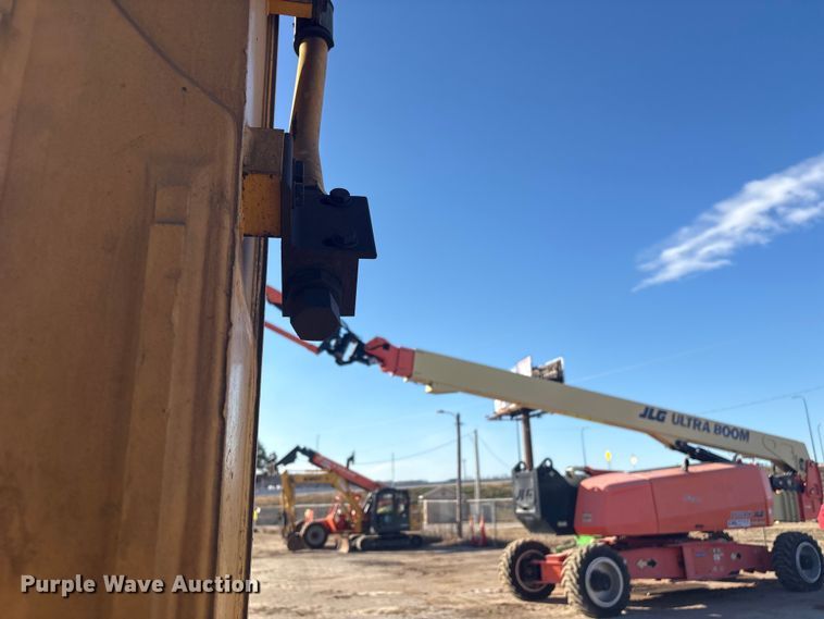 image for item EV2777 Kobelco SK210LC-10 excavator