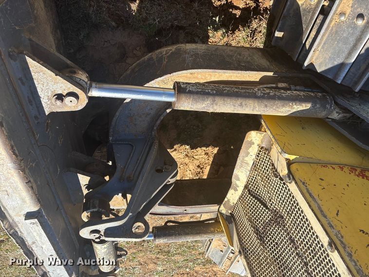 image for item EV2779 2000 New Holland DC80 dozer